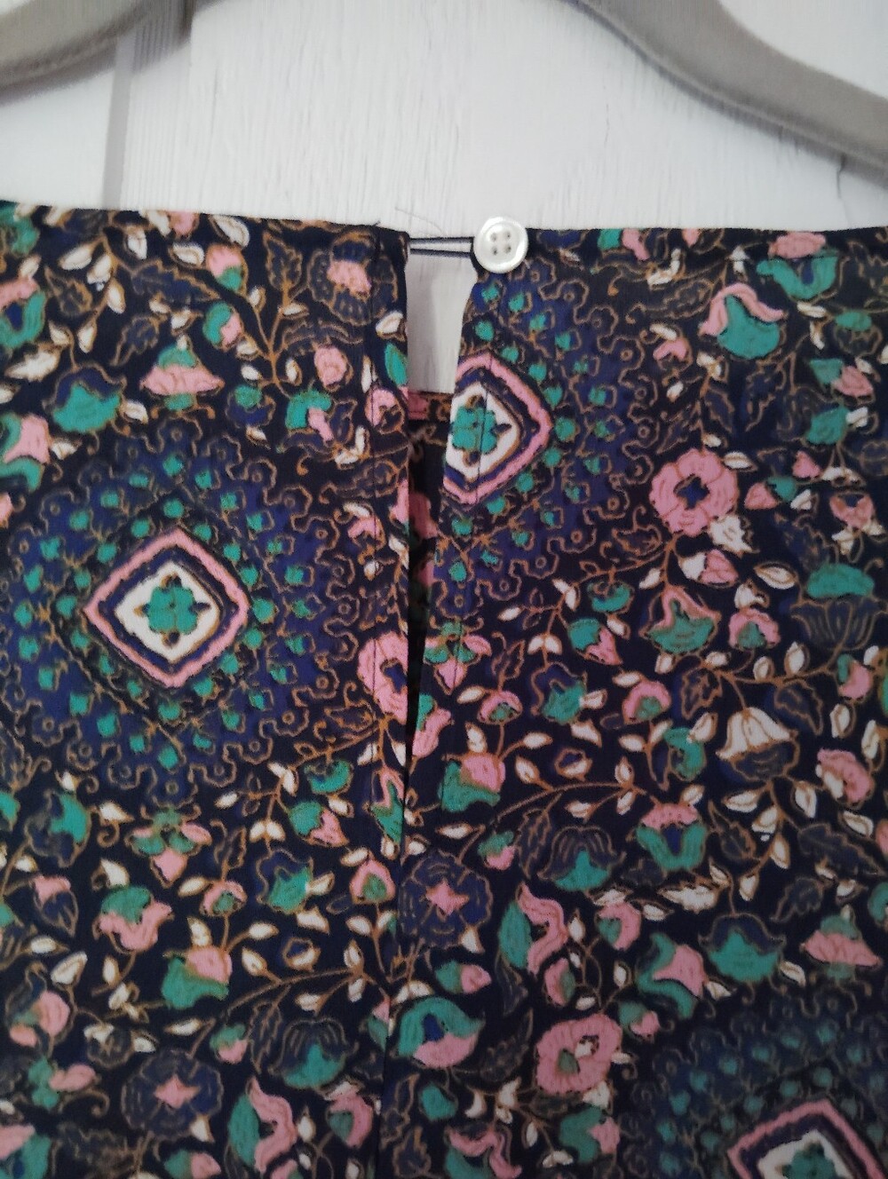 LIKE NEW!! J. Crew Gei Floral Peplum Boho Blouse w/Bell Sleeves. Size M - Picture 5 of 6